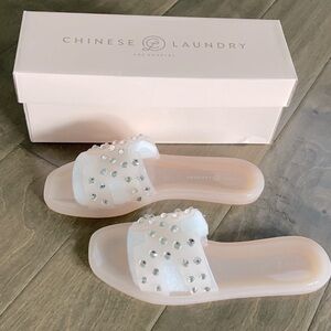 NIB 💎 Brand New Rhinestone Neutral Color Slip-on Sandals